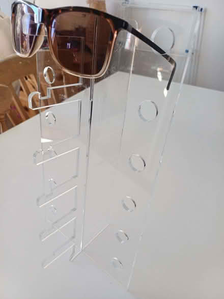 Photo of free Clear Acrylic Sunglasses Display Stand (Orgreave S13) #2