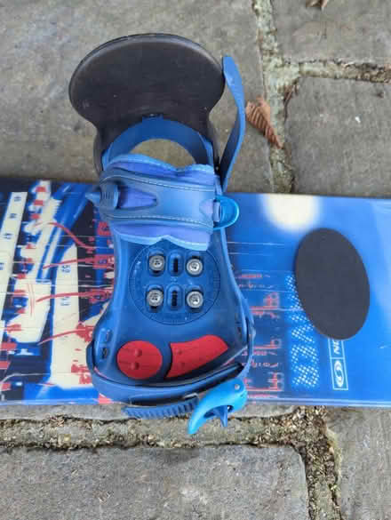 Photo of free Salomon snowboard and bindings (Kenpshott RG22) #2
