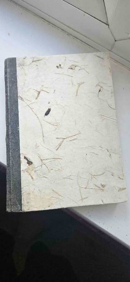 Photo of free Notebook with petals in the paper (Hope-under-Dinmore HR6) #1