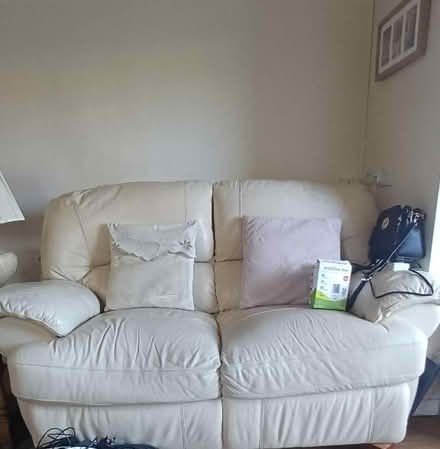 Photo of free Cream Leather Sofa (Hertford SG14) #1