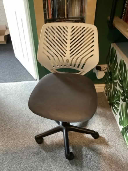 Photo of free Office / desk chair (Woodley RG5) #1