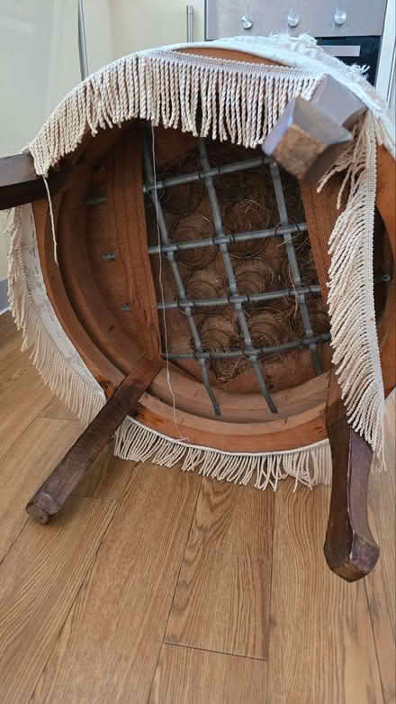 Photo of free Vintage chair (Ware SG12) #4