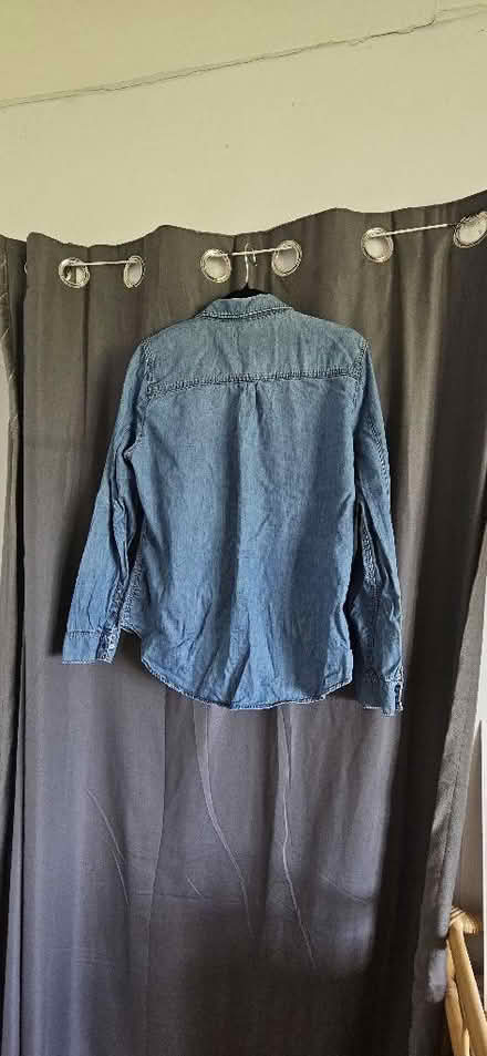 Photo of free Denim shirt (women's) (Hope-under-Dinmore HR6) #2