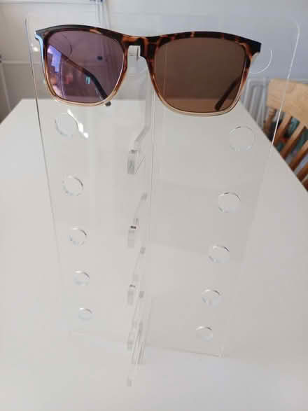 Photo of free Clear Acrylic Sunglasses Display Stand (Orgreave S13) #1