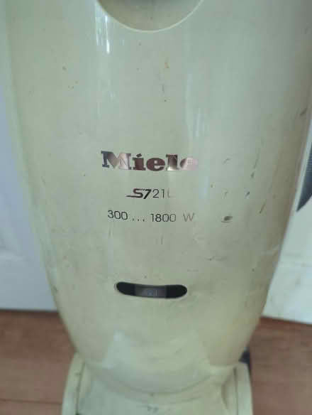 Photo of free Miele upright hoover working (Shippon OX13) #2