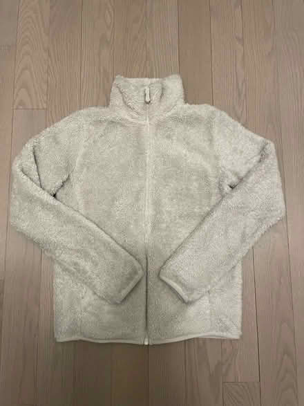 Photo of free Women’s white zip fleece sz xs? (Kennedy/16th in Markham) #1