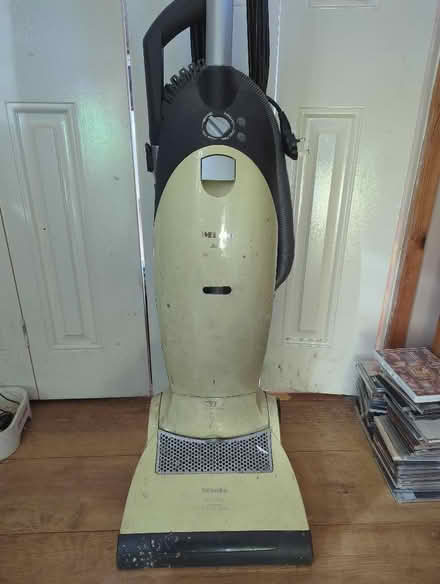 Photo of free Miele upright hoover working (Shippon OX13) #1