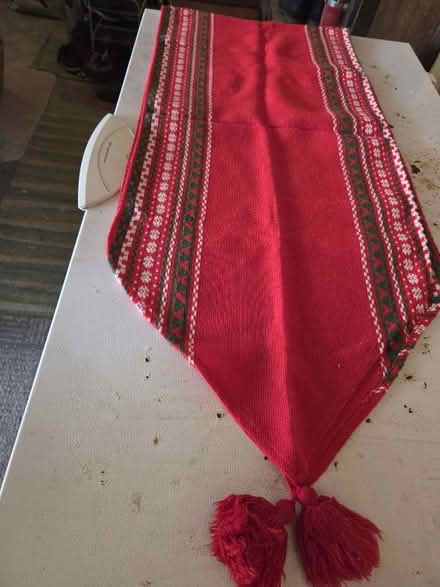Photo of free table runner (Farmington @ 11 Mile) #1