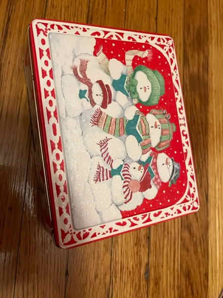 Photo of free Christmas tin (Winter Hill) #1