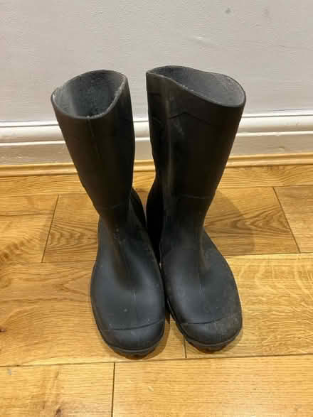 Photo of free Ladies size 6 Dunlop Wellies (SM4, Morden) #3
