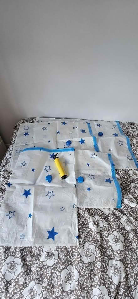 Photo of free Vacuum pack clothes bags with pistol (Hope-under-Dinmore HR6) #1