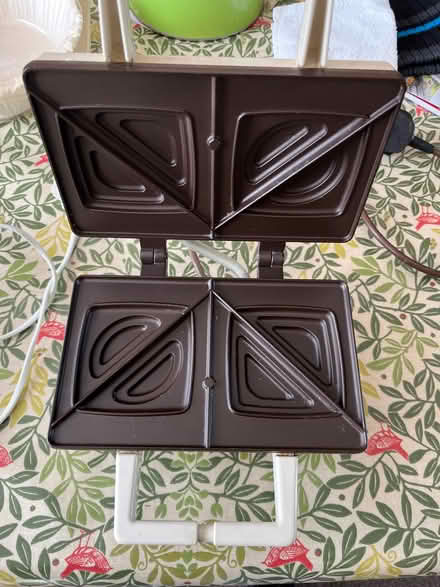 Photo of free Toastie Maker (Bear Cross BH11) #2