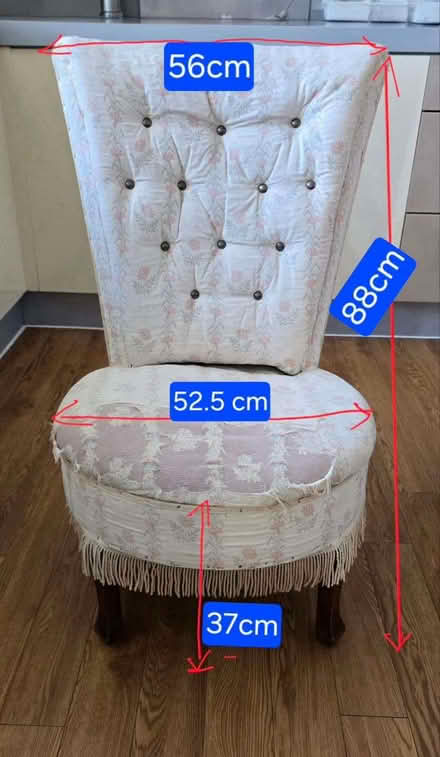 Photo of free Vintage chair (Ware SG12) #1