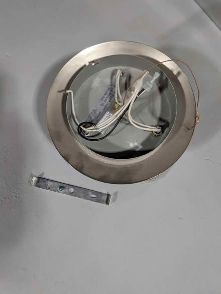 Photo of free Light fixture (Fisher & Meadowlands) #2