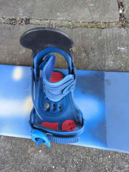Photo of free Salomon snowboard and bindings (Kenpshott RG22) #4