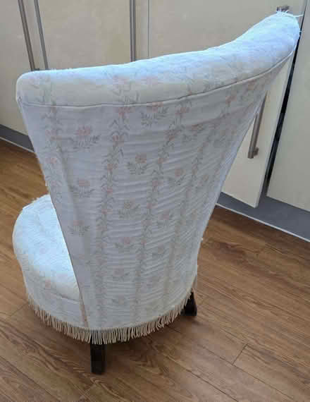 Photo of free Vintage chair (Ware SG12) #3
