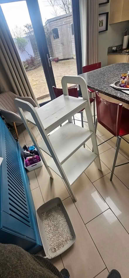 Photo of free White stand (Dundrum) #1