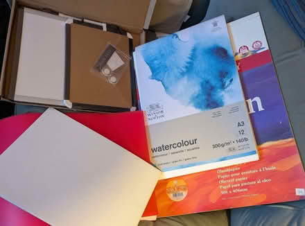 Photo of free New small white boards and large sketchbooks (Armley LS12) #1
