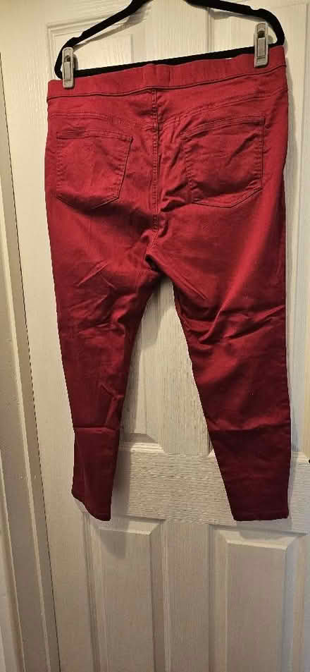 Photo of free Pink jeggings (Hope-under-Dinmore HR6) #2