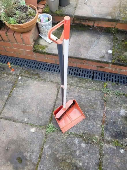 Photo of free Long handled dustpan and brush (Shenley Fields B29) #1