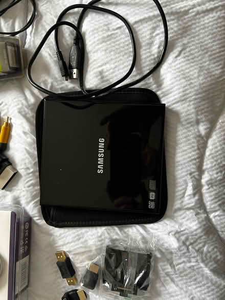 Photo of free Assorted Audio and PC cables (Tooting SW17) #4