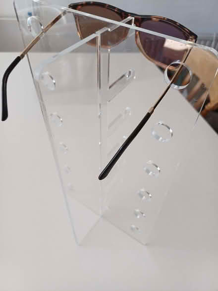 Photo of free Clear Acrylic Sunglasses Display Stand (Orgreave S13) #3