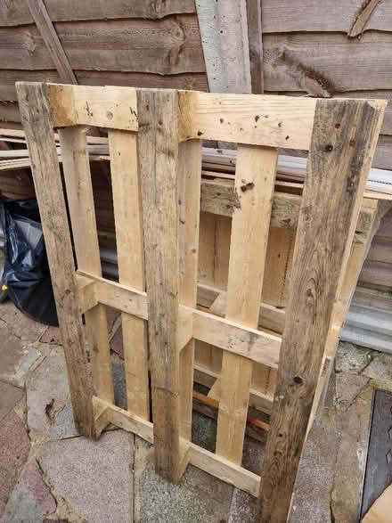 Photo of free 3 pallets (North Watford WD24) #2