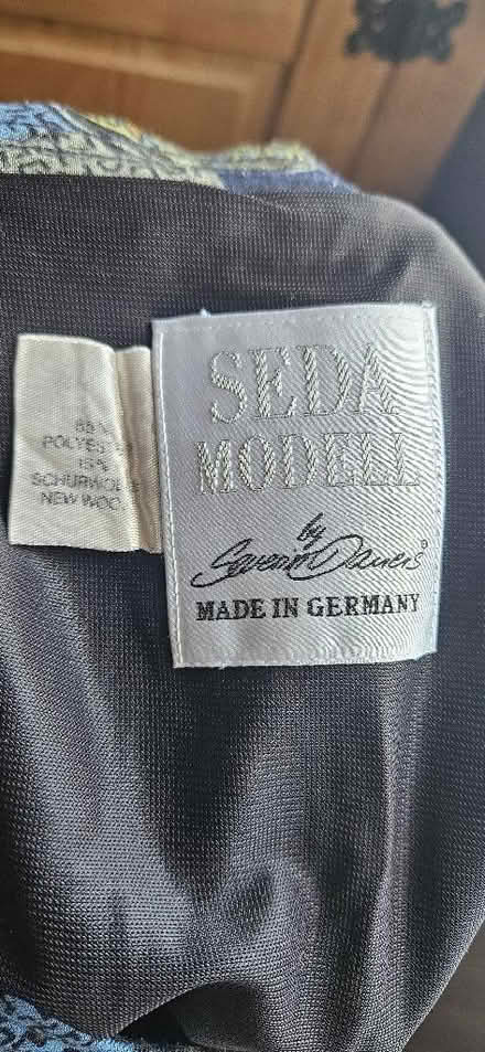 Photo of free Vintage print skirt (Hope-under-Dinmore HR6) #2