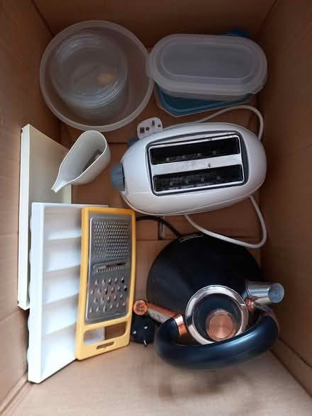 Photo of free kitchen items (RG6 near Palmer Park) #1