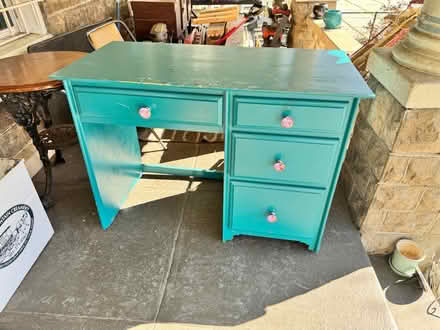 Photo of free Kids desk (Woodridge (20018)) #1