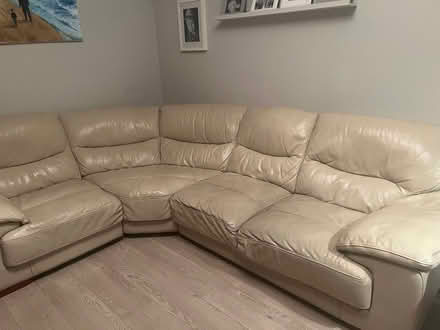 Photo of free Corner couch (D13Y0C6) #4