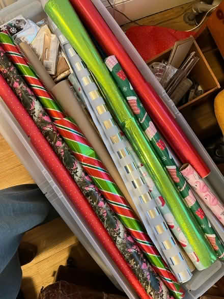 Photo of free So muchy wrapping paper (Winter Hill) #1