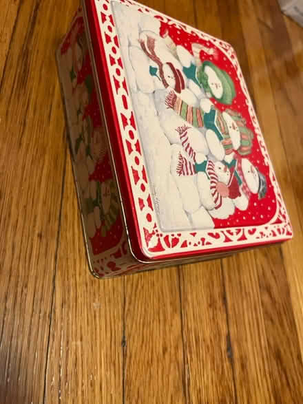 Photo of free Christmas tin (Winter Hill) #2