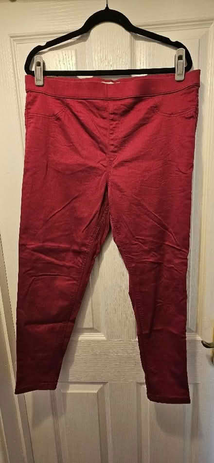 Photo of free Pink jeggings (Hope-under-Dinmore HR6) #4