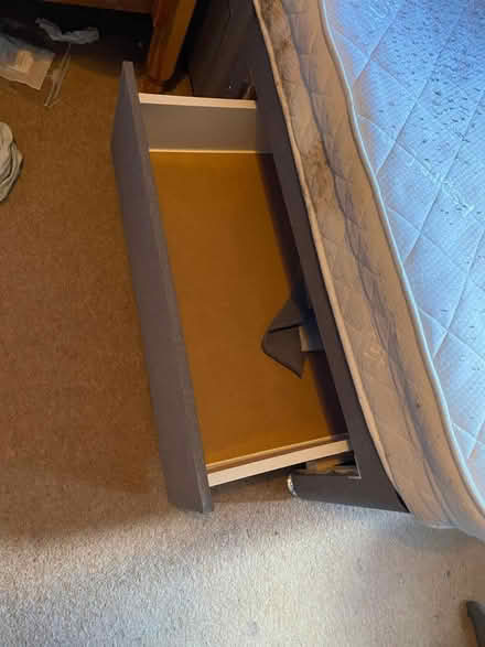 Photo of free Single bed with mattress (S8 woodseats) #2