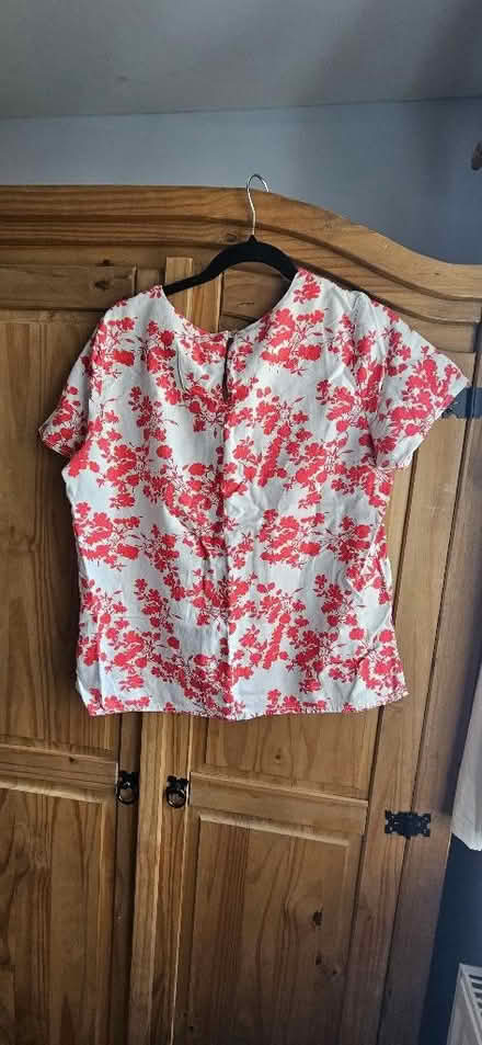 Photo of free Lovely women's top (Hope-under-Dinmore HR6) #2