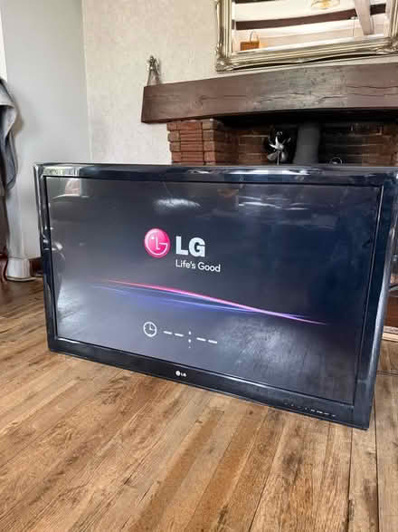 Photo of free 42” Lg flatscreen Tv - no remote (Polegate BN24) #1