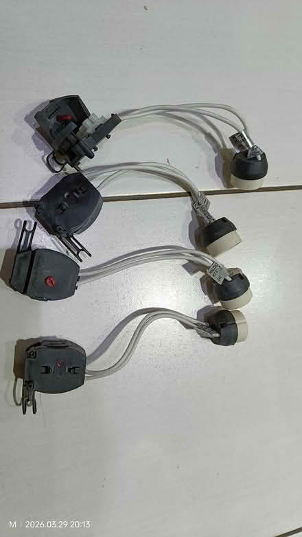Photo of free GU10 bulb holders (Tilehurst, Reading RG31) #1