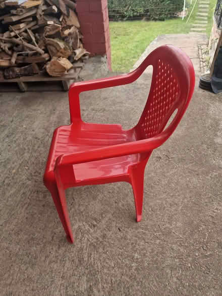 Photo of free childs chair (Plastic) (Lye Valley OX4) #1