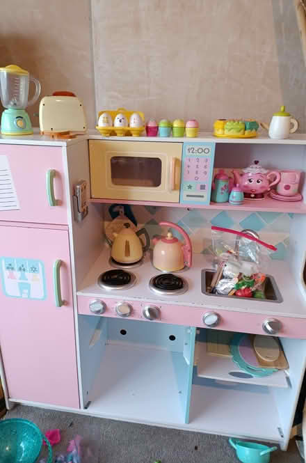Photo of free Child's play kitchen (Birmingham. Hall Green B28) #1