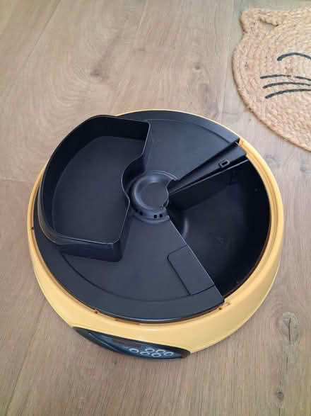 Photo of free Cat Auto Feeder (Sarisbury Green SO31) #2