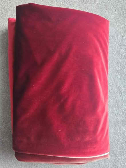 Photo of free Red velvet curtains (GU11) #1