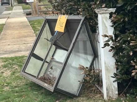 Photo of free Greenhouse window (1109 Rue Avenue) #1