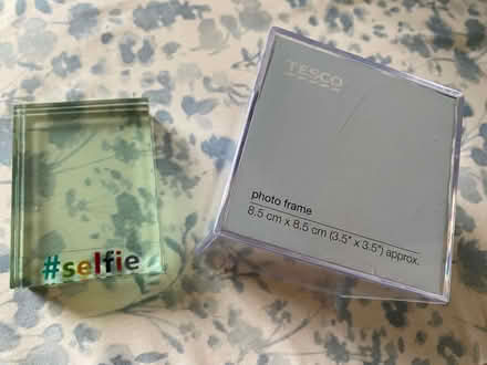 Photo of free Photo cube & selfie pic holder (Le10 2dq) #1