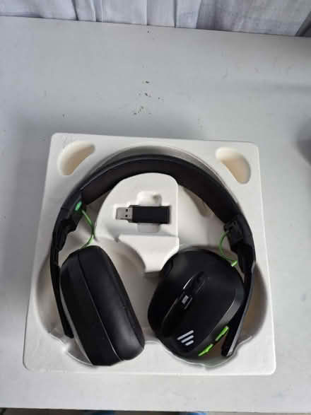 Photo of free Wireless gaming headset (CB216XR) #1