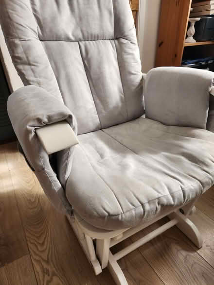 Photo of free Nursing Chair with Stool (West Wycombe HP14) #4