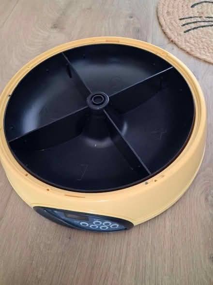 Photo of free Cat Auto Feeder (Sarisbury Green SO31) #3