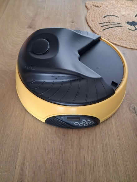 Photo of free Cat Auto Feeder (Sarisbury Green SO31) #1