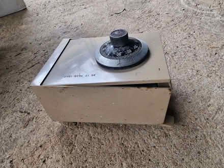 Photo of free strong metal combination safe (Lye Valley OX4) #2