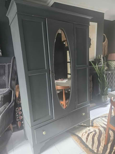 Photo of free 1930's Waldrobe (SE25) #1